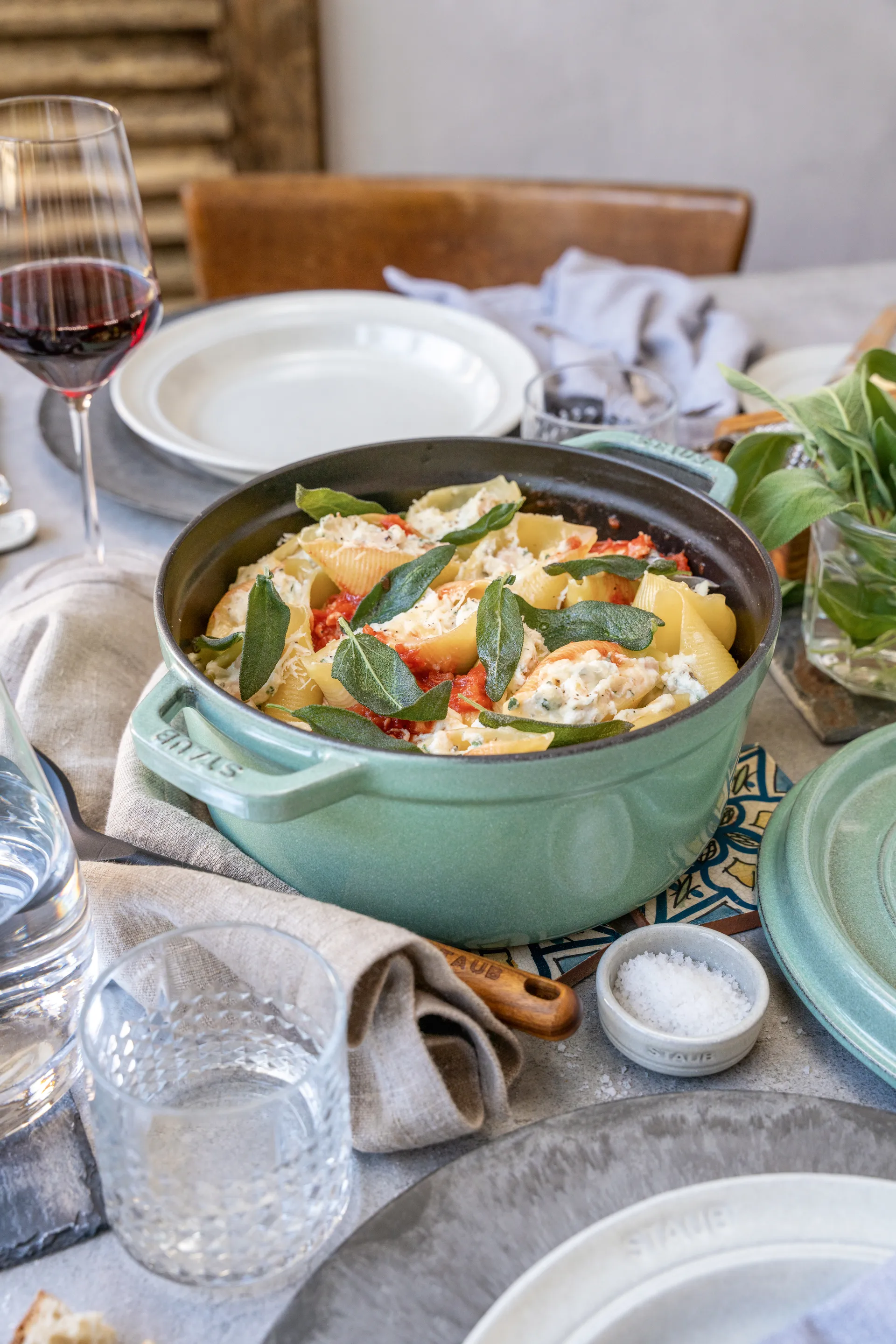 Staub rund gryde i støbejern 5,2 l, Salvia STAUB