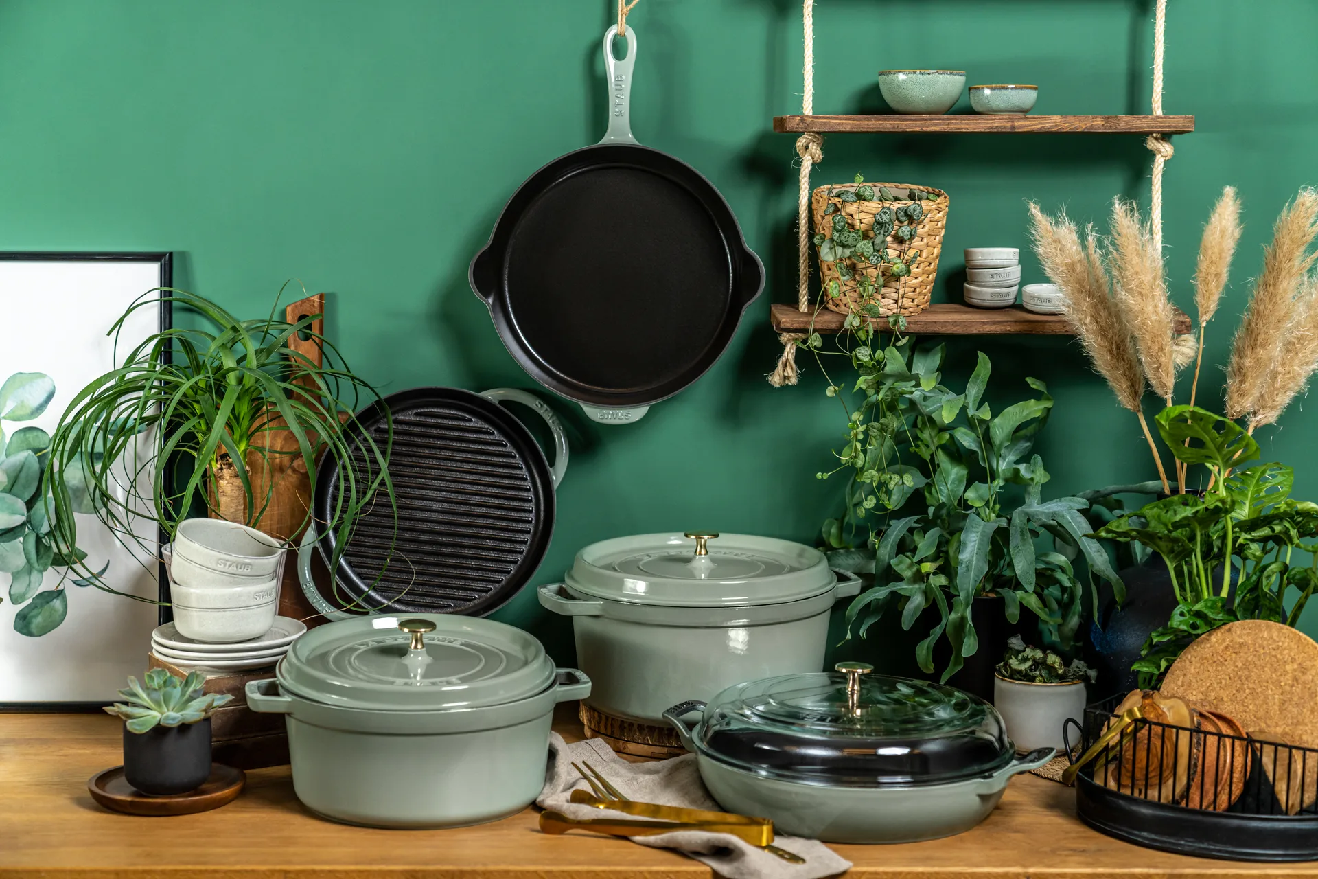 Staub stegepande støbejern med hældetud Ø28 cm, Eukalyptus STAUB