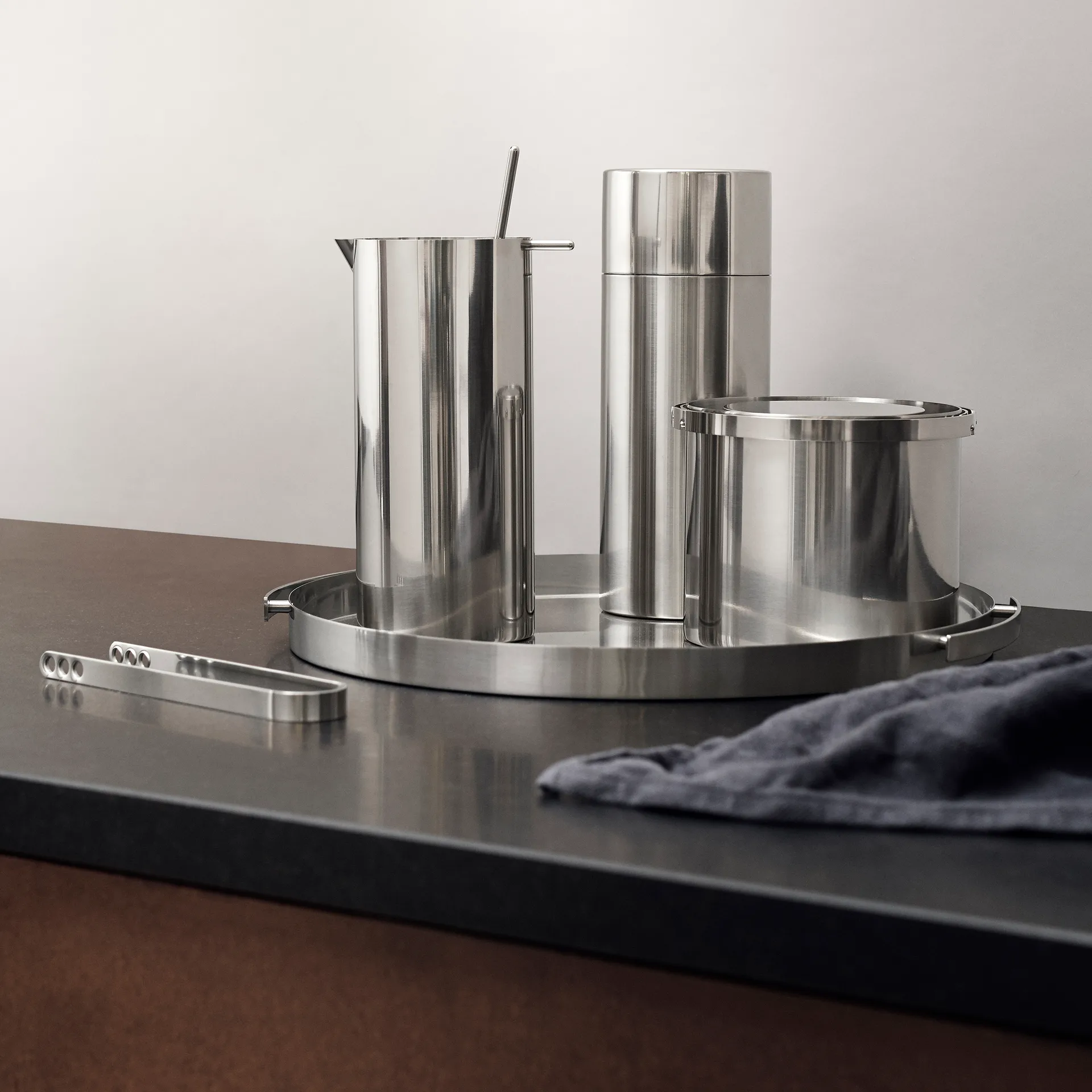 AJ cylinda-line cocktailkande 1 L, Rustfri Stelton