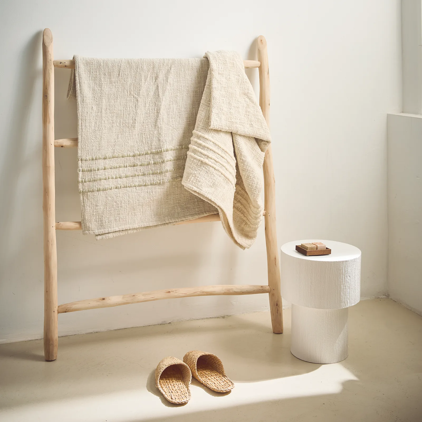 Alezio sidebord Ø28,7 cm, Offwhite URBAN NATURE CULTURE