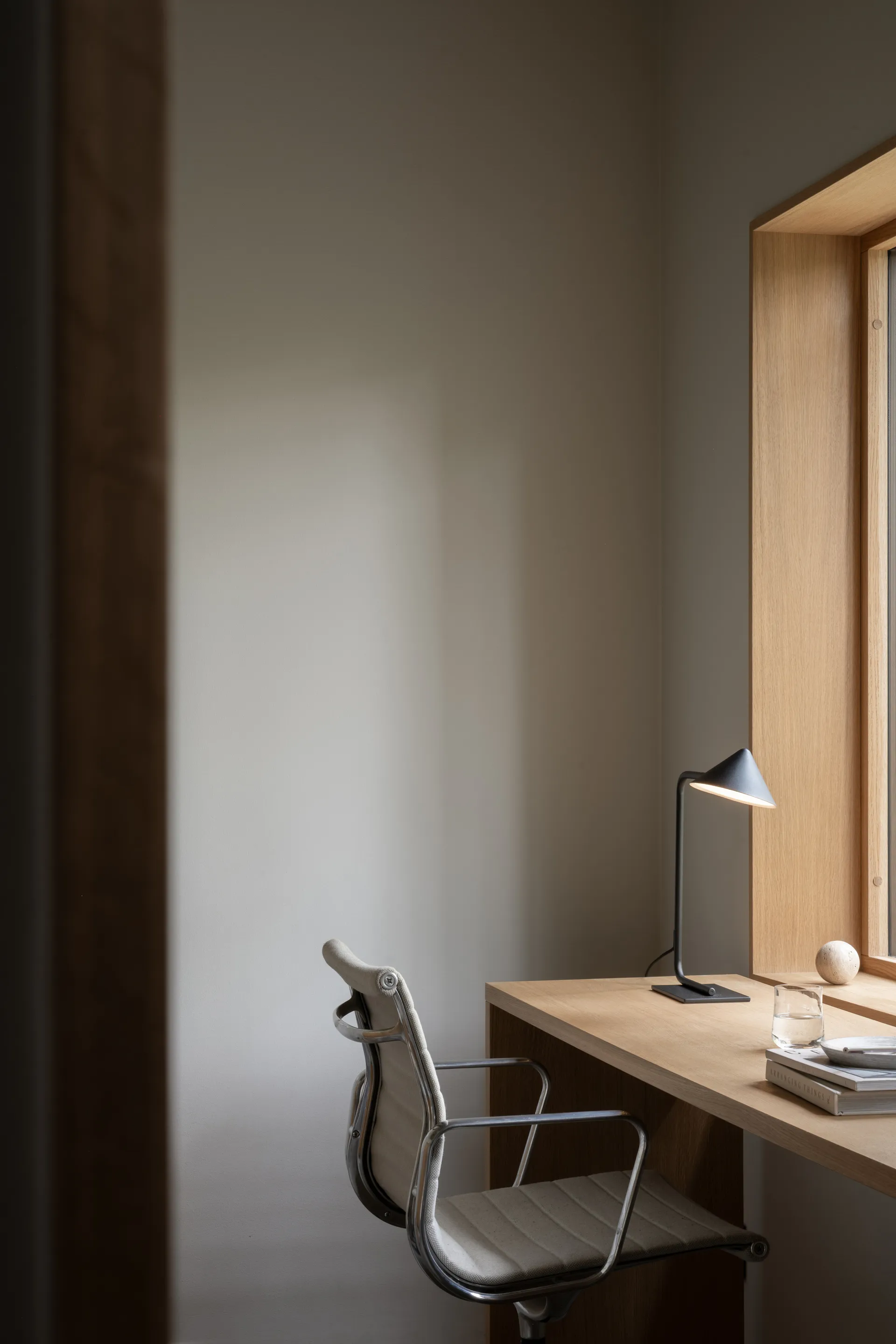 Kuro bordlampe, Black, Ø14 x 40 cm Watt & Veke