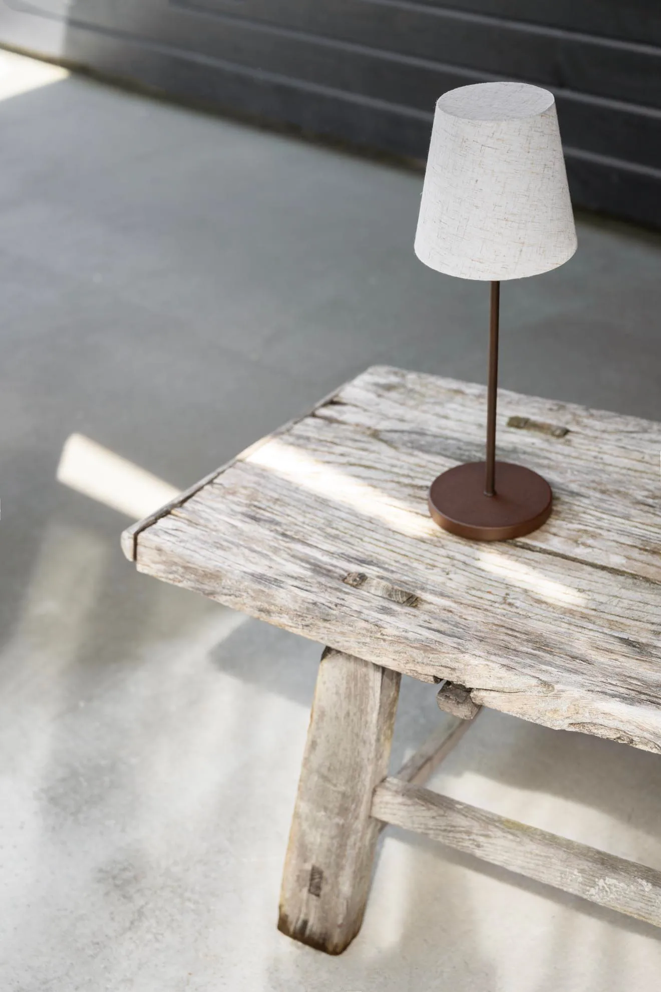 Tyra table bærbar bordlampe Ø14 cm, Coffee Watt & Veke