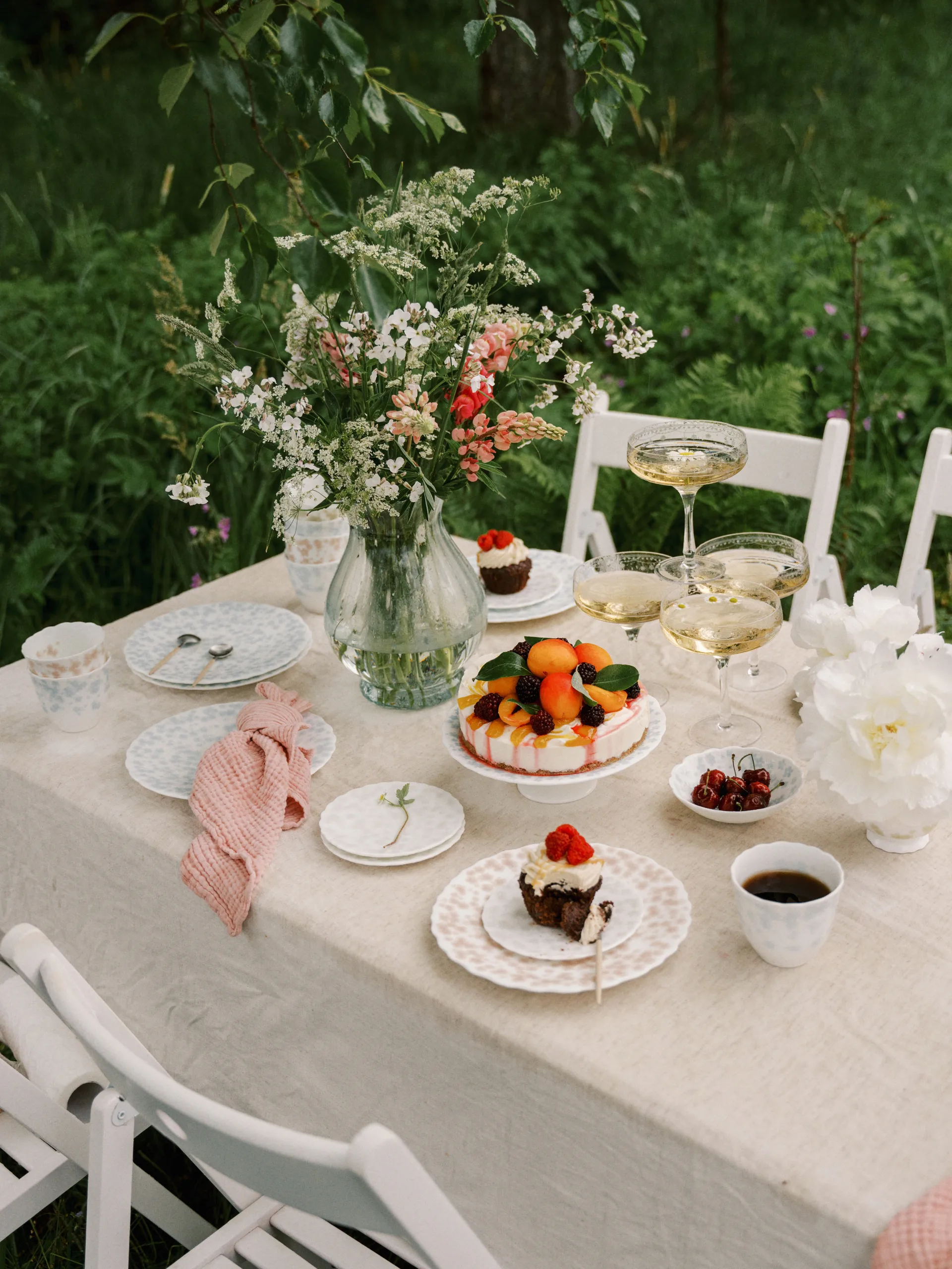 Slåpeblom tallerken Ø13 cm, Grå Wik & Walsøe